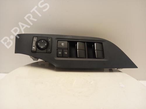 switch-toyota-rav-4-v-_a5_-_h5_-2018-40304852 main image