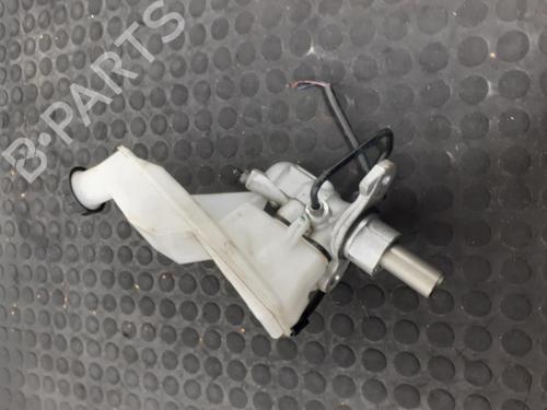 brake-master-cylinder-mercedes-benz-cla-coupe-c117-2013-2014-2015-2016-2017-2018-2019-40344217 main image