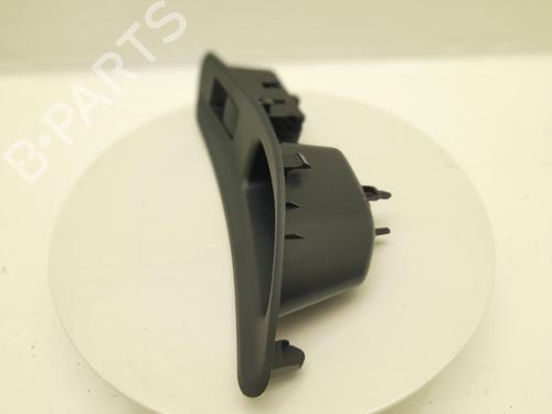 Used Switch Switch TOYOTA YARIS (_P21_, _PA1_, _PH1_) 1.5 Hybrid (MXPH10, MXPH11) (116 hp) 40308935 40308935
