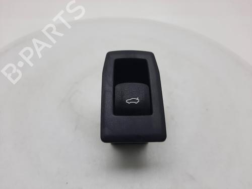 switch-bmw-3-g20-g80-g28-2018-40340522 main image