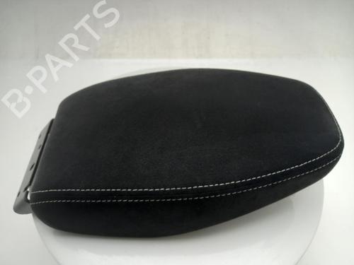 armrest-center-console-nissan-juke-f16_-2019-40302878 main image
