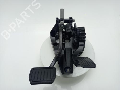 pedal-tesla-model-3-5yj3-2017-40334339 main image