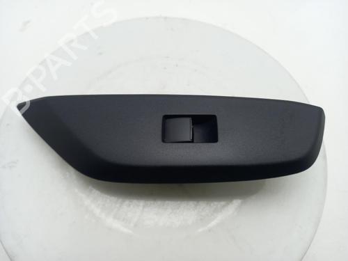 Used Switch Switch TOYOTA YARIS (_P21_, _PA1_, _PH1_) 1.5 Hybrid (MXPH10, MXPH11) (116 hp) 40330382 40330382