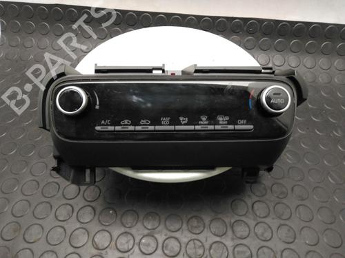 climate-control-toyota-yaris-_p21_-_pa1_-_ph1_-2020-40345190 main image