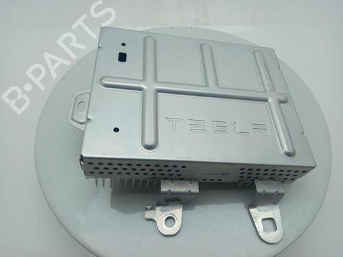 Used Engine control unit (ECU) Engine control unit (ECU) TESLA MODEL Y (5YJY) Long Range All-wheel Drive (514 hp) 40325039 40325039