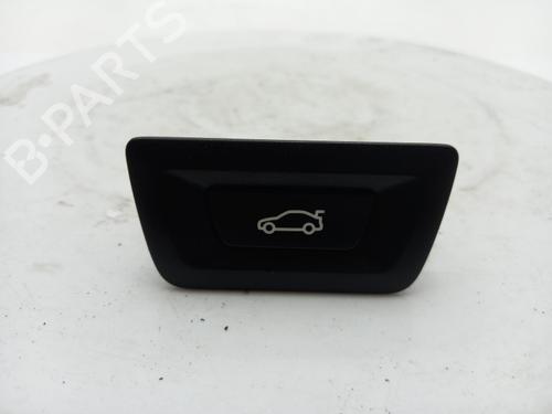 switch-bmw-3-g20-g80-g28-2018-40309470 main image
