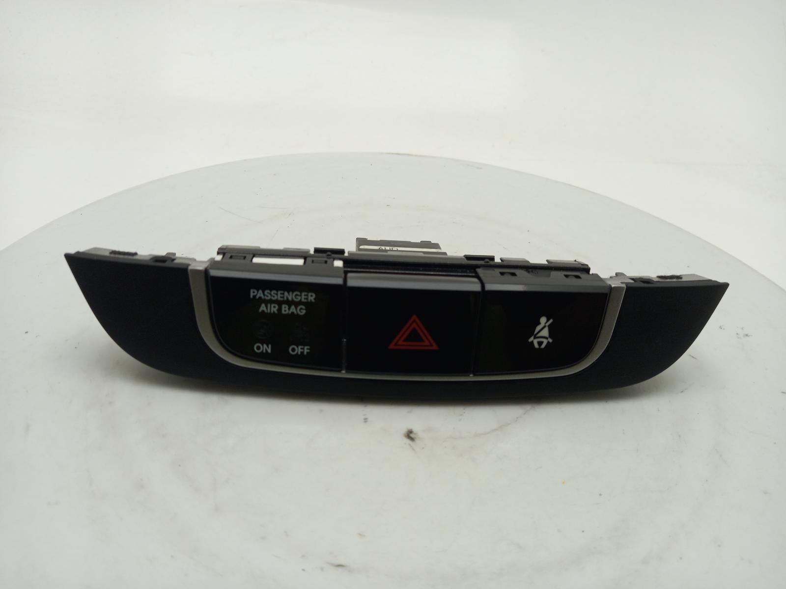 Warning switch HYUNDAI ix35 (LM, EL, ELH) 1.6 | BP40336842I22 - Image 1