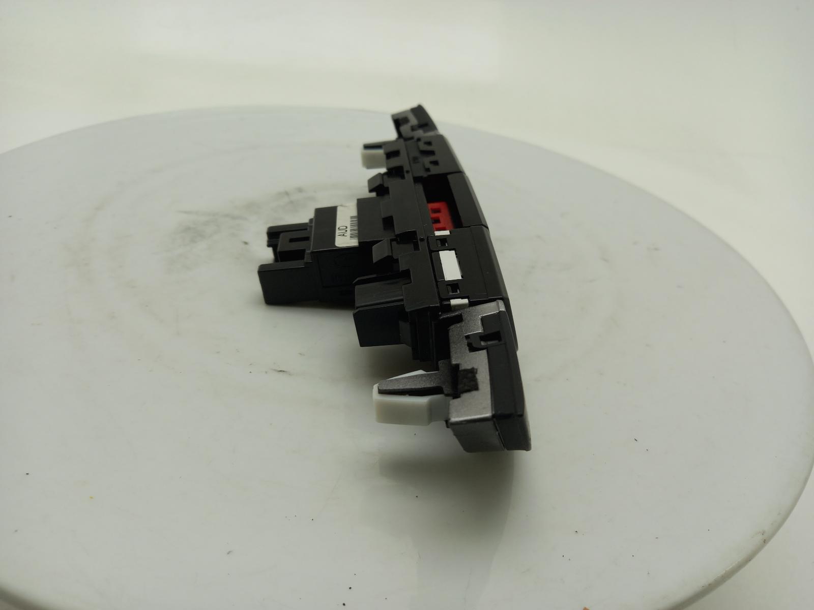 Warning switch HYUNDAI ix35 (LM, EL, ELH) 1.6 | BP40336842I22 - Image 2