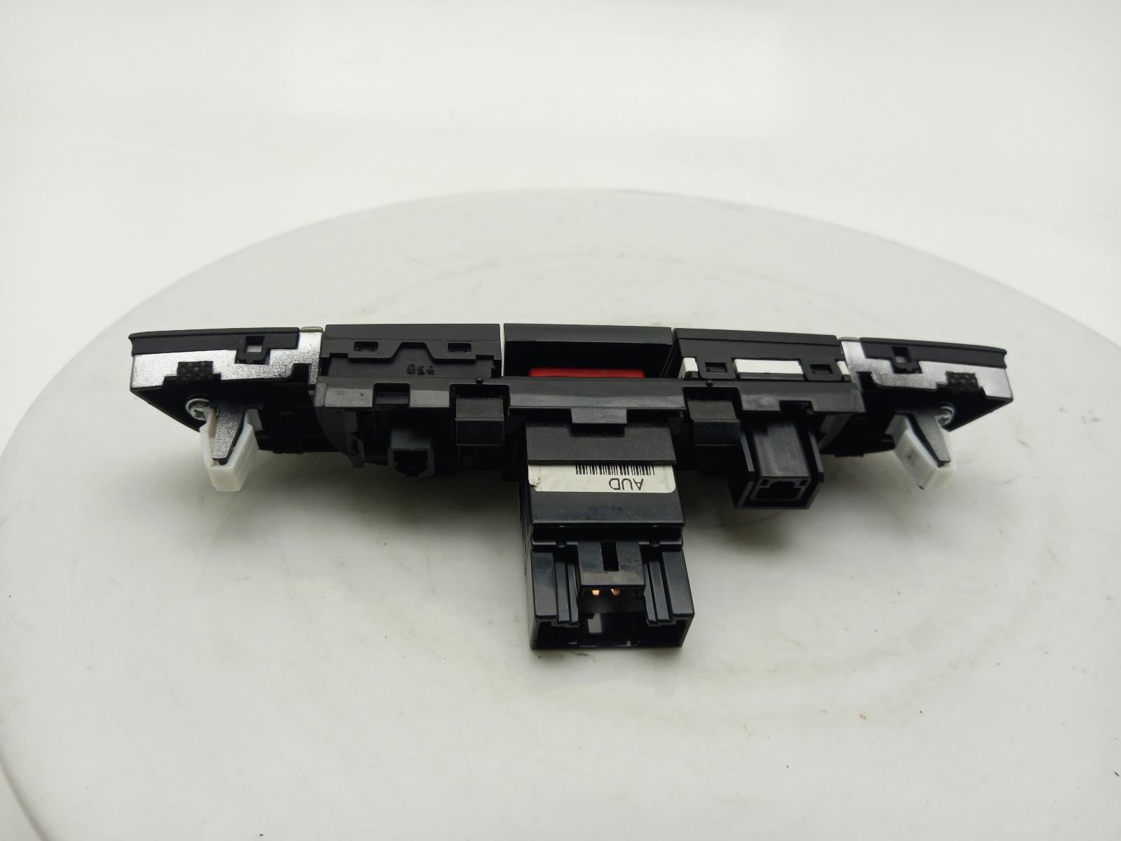 Warning switch HYUNDAI ix35 (LM, EL, ELH) 1.6 | BP40336842I22 - Image 3