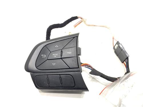 steering-wheel-controls-fiat-tipo-saloon-356_-357_-2015-39291001 main image