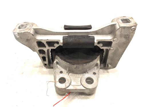 Engine mount FORD KUGA II (DM2) 2.0 TDCi 4x4 | BP39335119M89 - Image 2