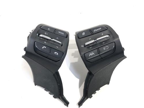 steering-wheel-controls-hyundai-i30-estate-pde-2017-39289713 main image