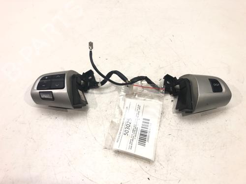 Used Steering wheel controls Steering wheel controls TOYOTA AURIS (_E15_) 1.33 Dual-VVTi (NRE150_, NRE150R) (99 hp) 39271447 39271447