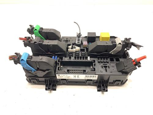 Used Fuse box Fuse box 39300432 39300432