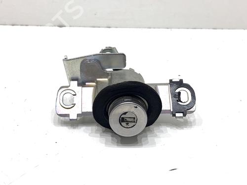Used Tailgate lock Tailgate lock LEXUS IS III (_E3_) 300h (AVE30_, AVE30R) (223 hp) 39329348 39329348