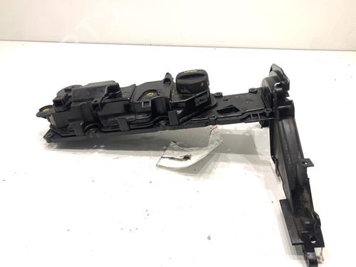 Used Valve cover Valve cover PEUGEOT 308 SW II (LC_, LJ_, LR_, LX_, L4_) 1.6 BlueHDi 120 (120 hp) 39324810 39324810