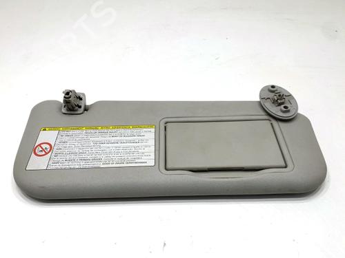 Used Right sun visor Right sun visor TOYOTA YARIS (_P13_) 1.3 (NSP130_, NSP130) (99 hp) 39340798 39340798
