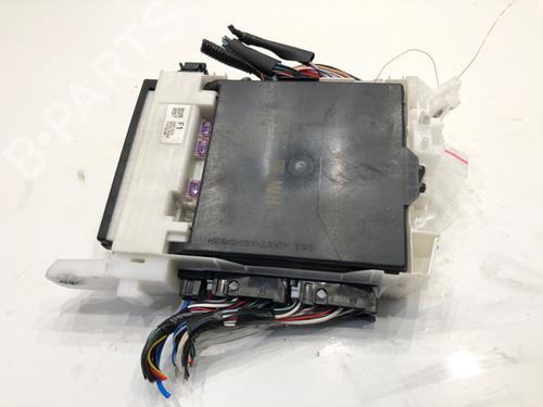 Used Fuse box Fuse box 39334181 39334181