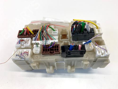 Used Fuse box Fuse box 39341353 39341353