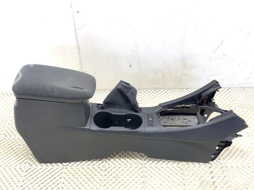 middle-console-toyota-auris-_e18_-2012-2013-2014-2015-2016-2017-2018-2019-39339536 main image