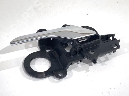 Front left interior door handle LAND ROVER RANGE ROVER EVOQUE (L551) 2.0 D200 MHEV 4x4 | BP39322340I13 - Image 2