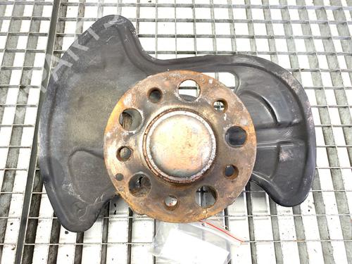 Used Left front steering knuckle Left front steering knuckle MERCEDES-BENZ C-CLASS (W204) C 200 Kompressor (204.041) (184 hp) 39299887 39299887