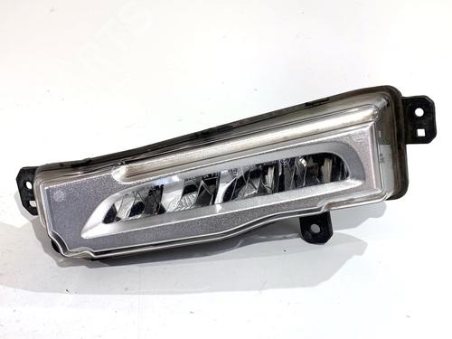 Used Left daytime light Left daytime light 39340158 39340158