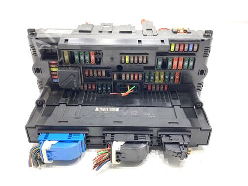 Used Fuse box Fuse box 39353159 39353159