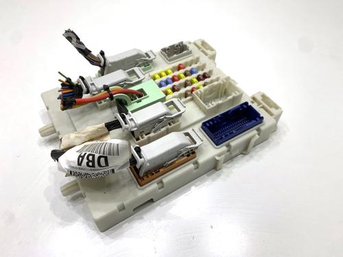 Used Fuse box Fuse box 39329556 39329556