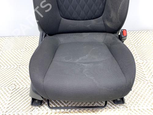 Right front seat TOYOTA COROLLA Saloon (_E21_) 1.8 VVTi Hybrid (ZWE211, MZEA12) | BP39318708C16 - Image 3