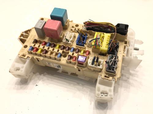 Used Fuse box Fuse box TOYOTA COROLLA Verso (ZER_, ZZE12_, R1_) 1.8 (ZNR11_, ZNR11R) (129 hp) 39275892 39275892