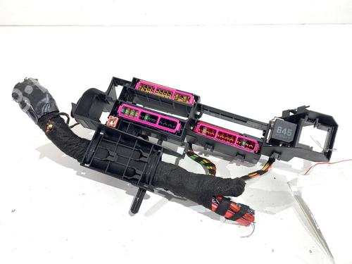 Used Fuse box Fuse box 39305791 39305791