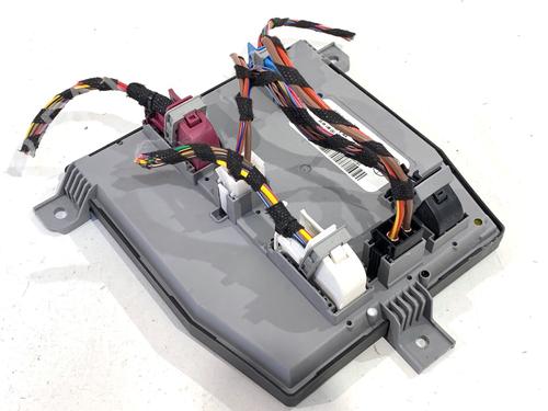Used Fuse box Fuse box 39343746 39343746