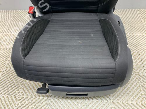 Left front seat VW TOURAN (1T3) 1.4 TSI | BP40115427C15 - Image 3