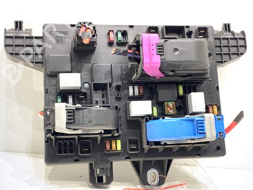 Used Fuse box Fuse box 39326146 39326146