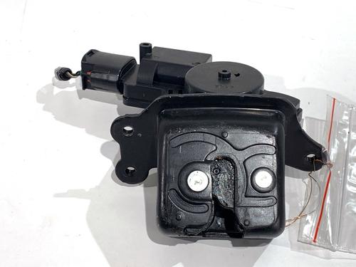 tailgate-lock-toyota-c-hr-_x1_-2016-39308145 main image
