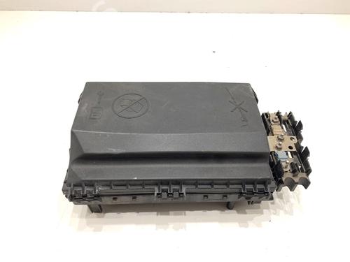 Used Fuse box Fuse box 39330982 39330982