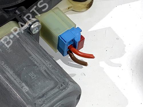 Front right window mechanism VW TOURAN (5T1) 1.8 TSI | BP39310400C23 - Image 4
