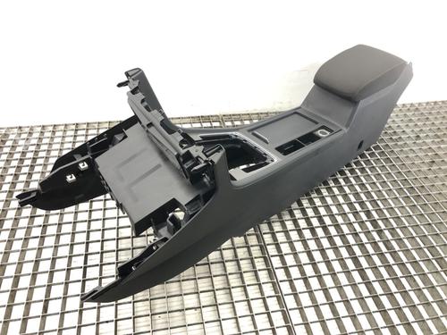 Used Armrest / Center console Armrest / Center console 39270330 39270330