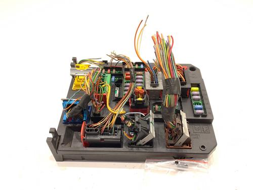 Used Fuse box Fuse box 39330106 39330106