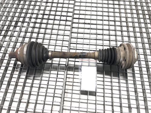 drivaksel-fortil-venstre-vw-passat-b8-3g2-cb2-2014-39287221 main image