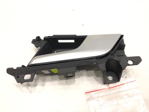 hjre-bagtil-invendig-handtag-audi-a4-allroad-b9-8wh-8wj-2016-39281236 main image