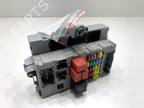Used Fuse box Fuse box 39346856 39346856