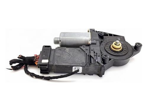 Rudehejsemotor forskærm højre Rudehejsemotor forskærm højre VW PASSAT B5.5 (3B3) 2.0 (115 hp) 39762860 39762860