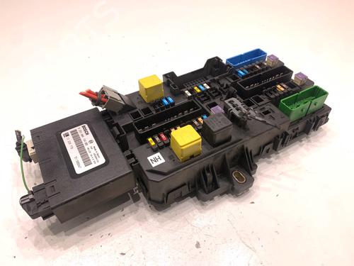 Used Fuse box Fuse box 39328023 39328023