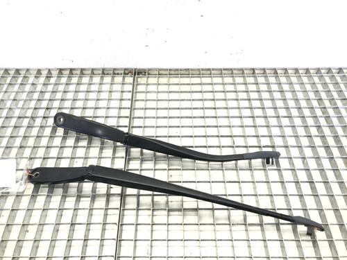 front-windshield-wiper-arm-bmw-5-touring-f11-2009-2010-2011-2012-2013-2014-2015-2016-2017-39276323 main image
