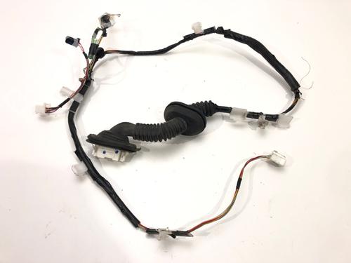 Used Wiring harness Wiring harness TOYOTA AVENSIS Saloon (_T27_) 1.8 VVT-i (ZRT271_, ZRT271R) (147 hp) 39273948 39273948