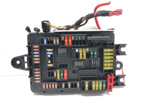 Used Fuse box Fuse box 39272784 39272784