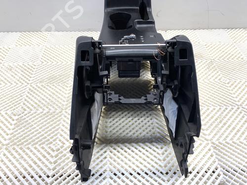 Middle console HYUNDAI ix35 (LM, EL, ELH) 2.0 CRDi 4WD | BP39324775I22 - Image 3