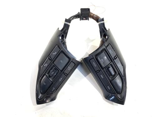 Used Steering wheel controls Steering wheel controls TOYOTA YARIS CROSS (MXP_) 1.5 Hybrid (MXPJ10) (92 hp) 39348758 39348758